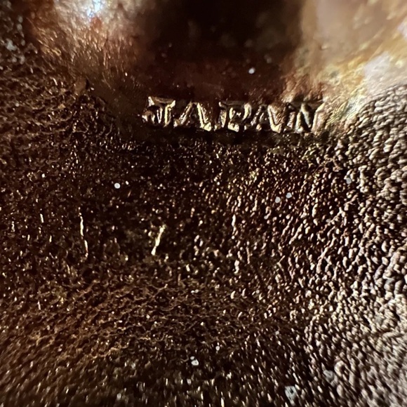 Small Victorian Ornate Gold & White
Music Trinket Box. Gold Lining. 3x4". VTG - Picture 14 of 17